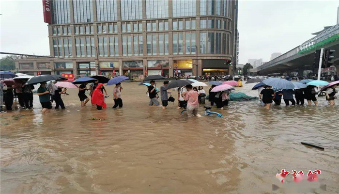 郑州暴雨已致12人遇难 洪涝灾害严重(图1)