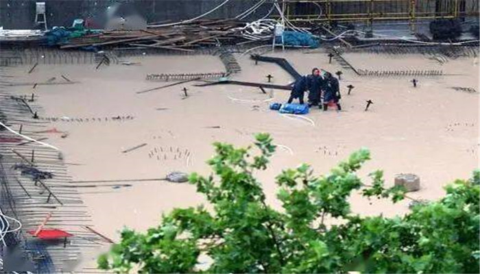 郑州暴雨已致12人遇难 洪涝灾害严重(图2)
